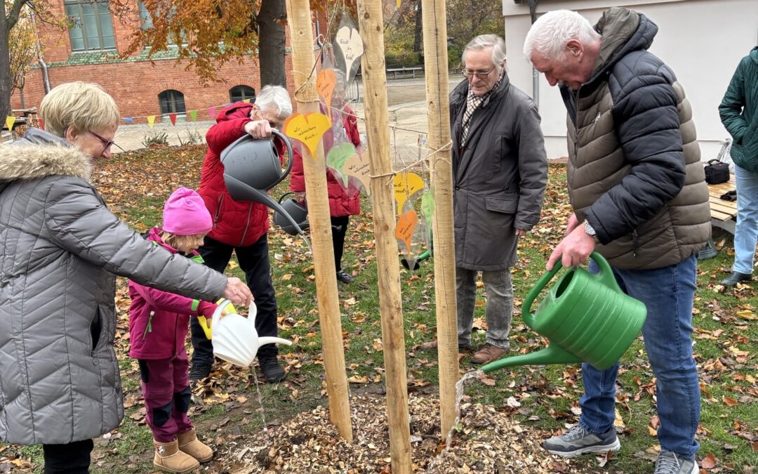 Ehemalige pflanzen Baum für unsere Schüler